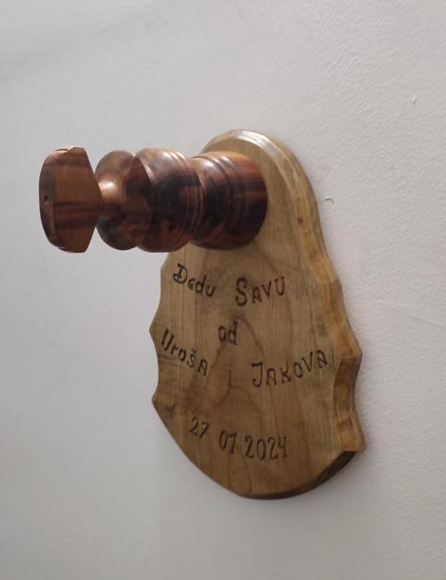 Gusle holder with stand and inscription