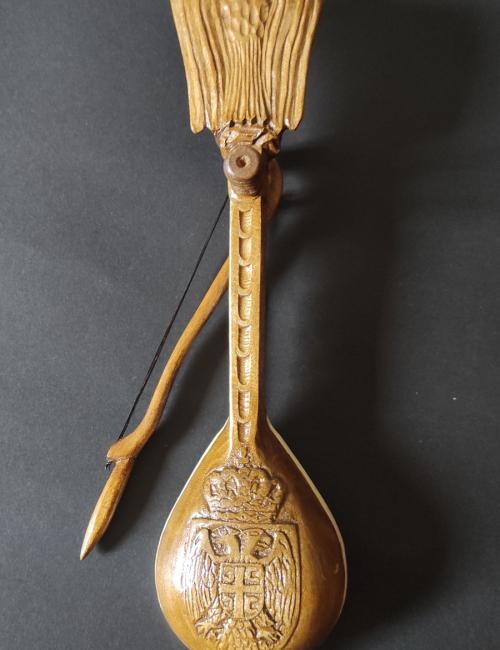 Suvenir gusle sa orlom pogled na stranu (oko 30 cm) grb Srbije